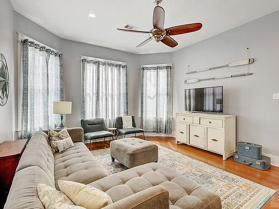5th image of 3922 Avenue N 1/2