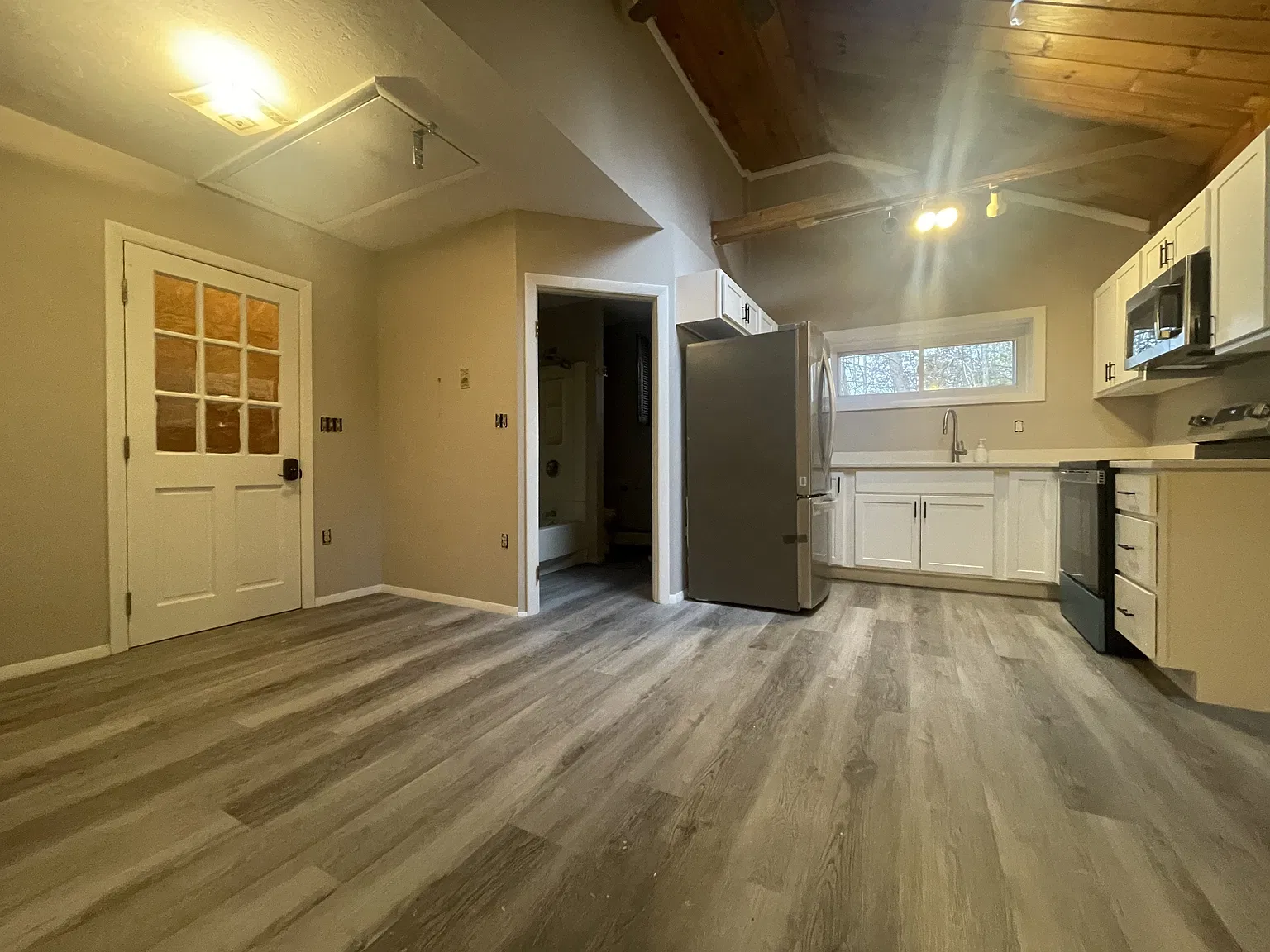 397 W Main St — Photo 3