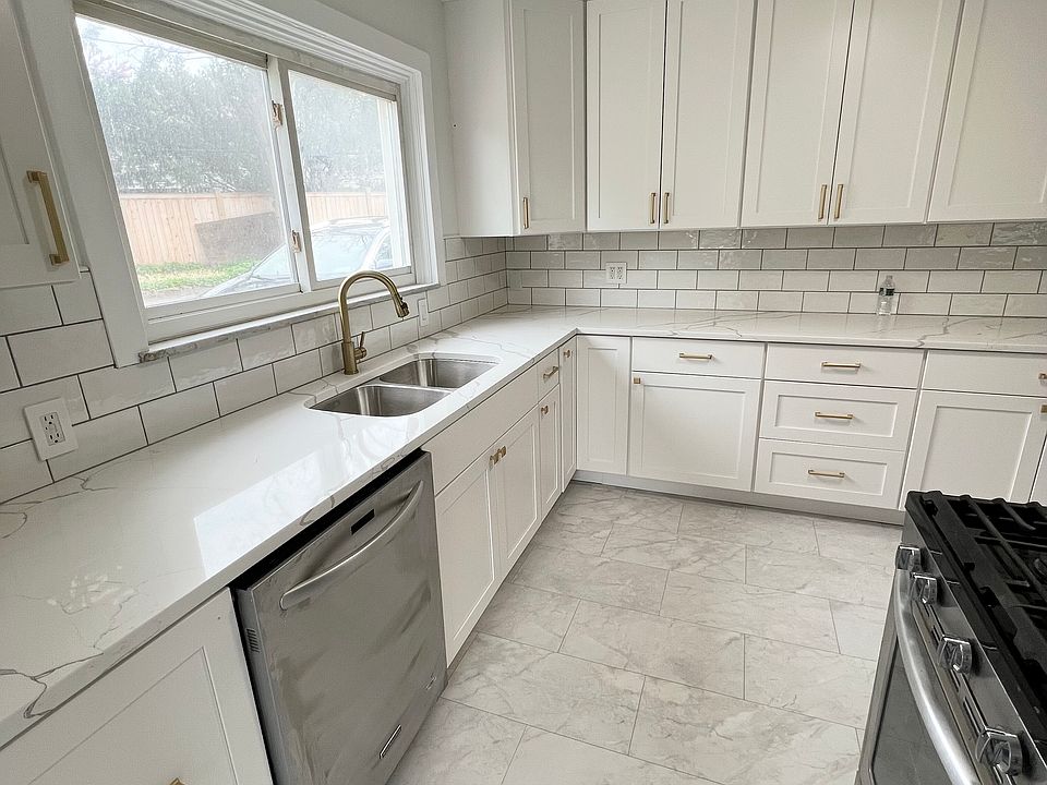 1st image of 105 Enfield Pl