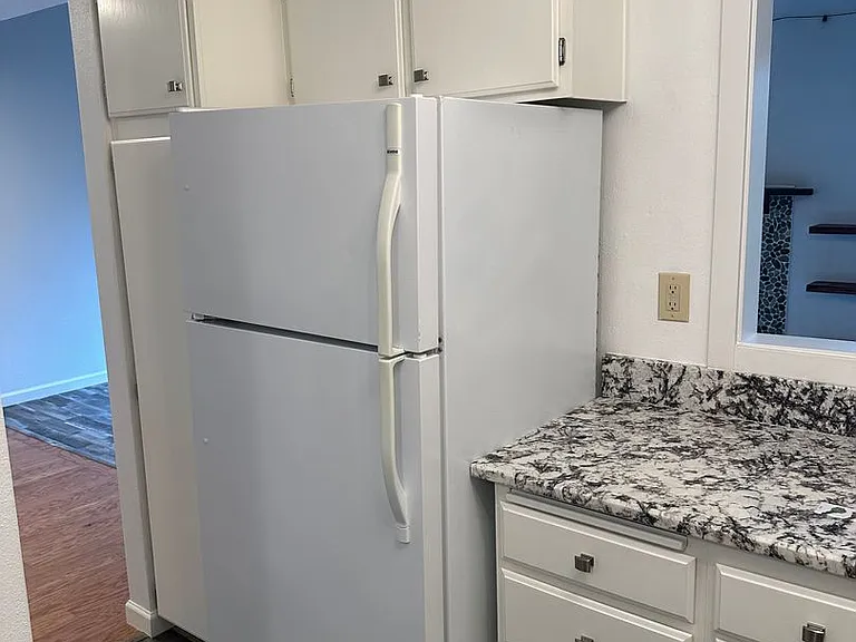 405 Stonewood Dr — Photo 10