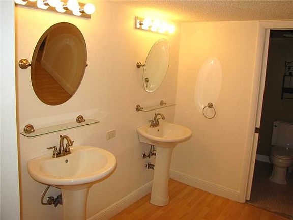 5th image of 877 NE 195th St APT 218