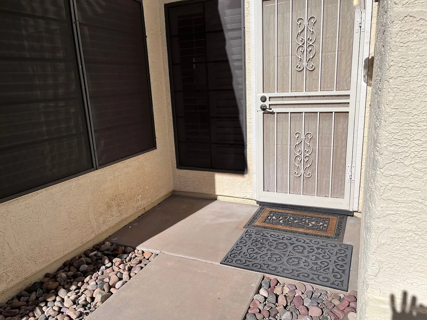 Adorable light and bright! 3Bedroom/2Bath Scottsdale Home! — Photo 3