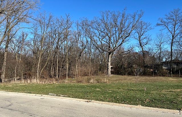1st image of 16961 Forest Glen Dr