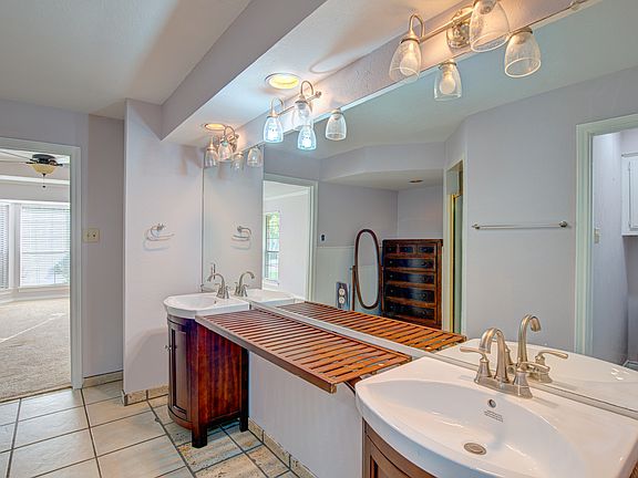 4th image of 18403 Park Grove Ln