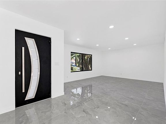 5th image of 12272 Woodley Ave
