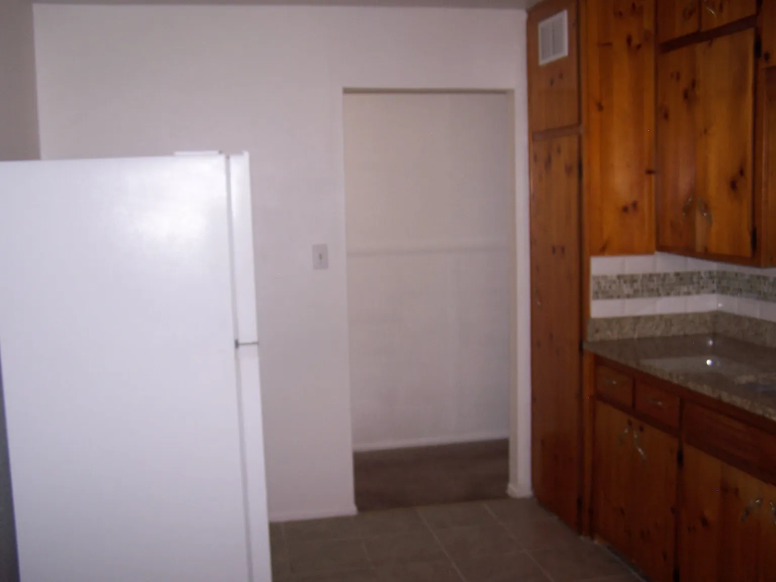 2 bed, 900 sqft, $1,000 — Photo 2