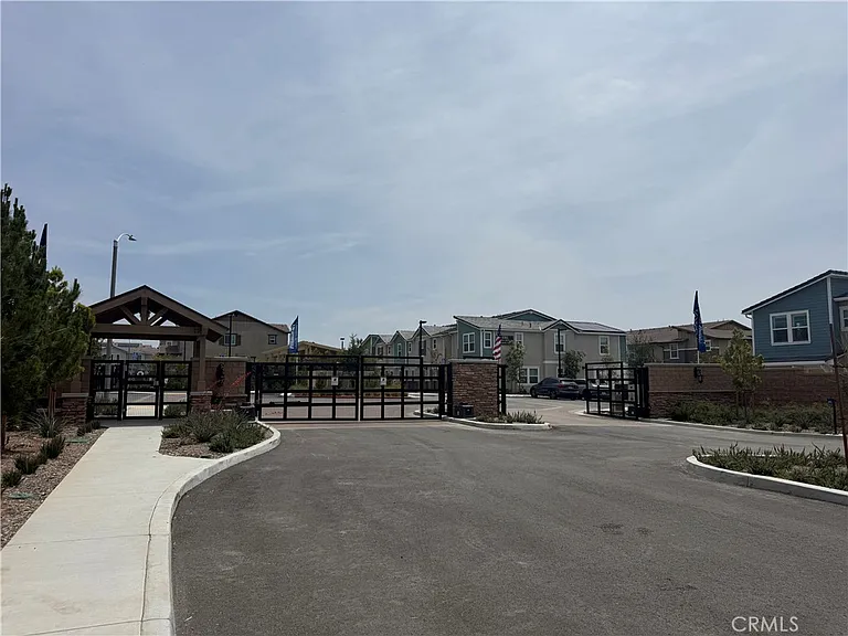 6331 Sierra Vista Ln — Photo 19