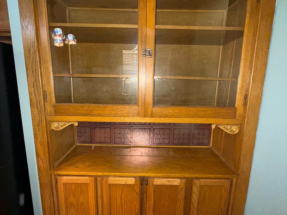 Built In Hutch