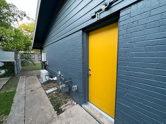 2nd image of 1900 Corona Dr #B