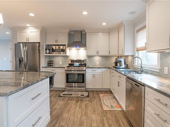 3rd image of 3012 Quinlan St