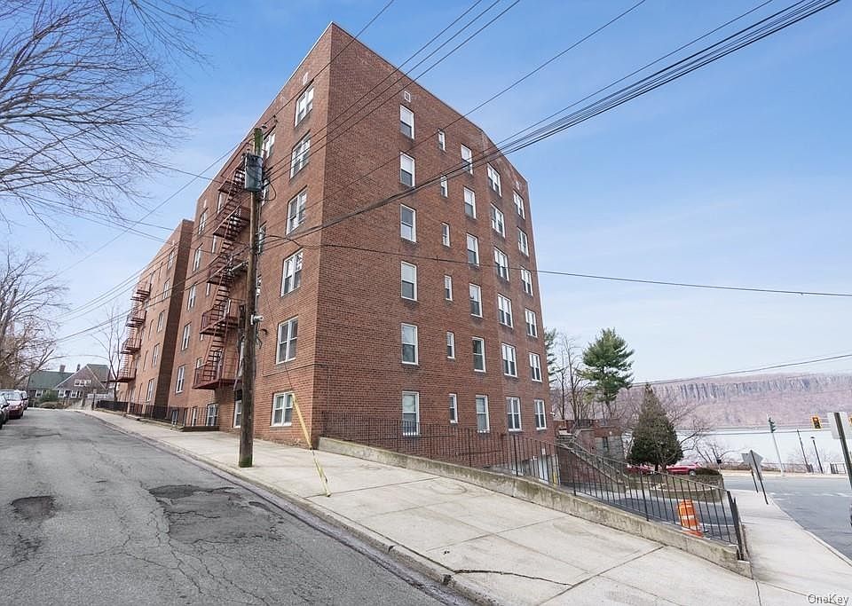 1st image of 1 Hawley Ter APT 3F