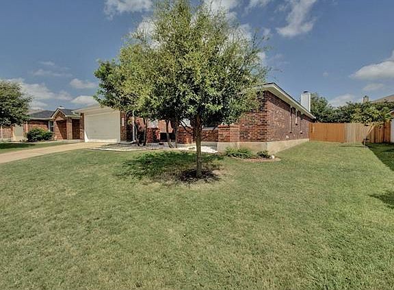 2nd image of 1501 Willow Bluff Dr