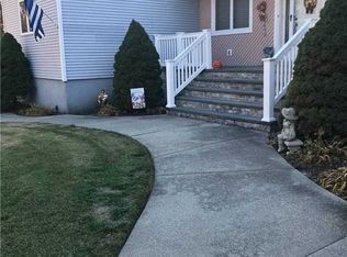 273 W End Ave, Shirley, NY 11967