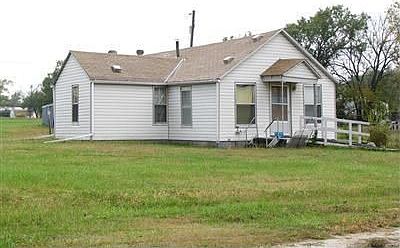 2nd image of 621 Maple St