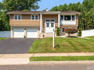 25 Valley Vale Dr, Old Bridge, NJ 08857