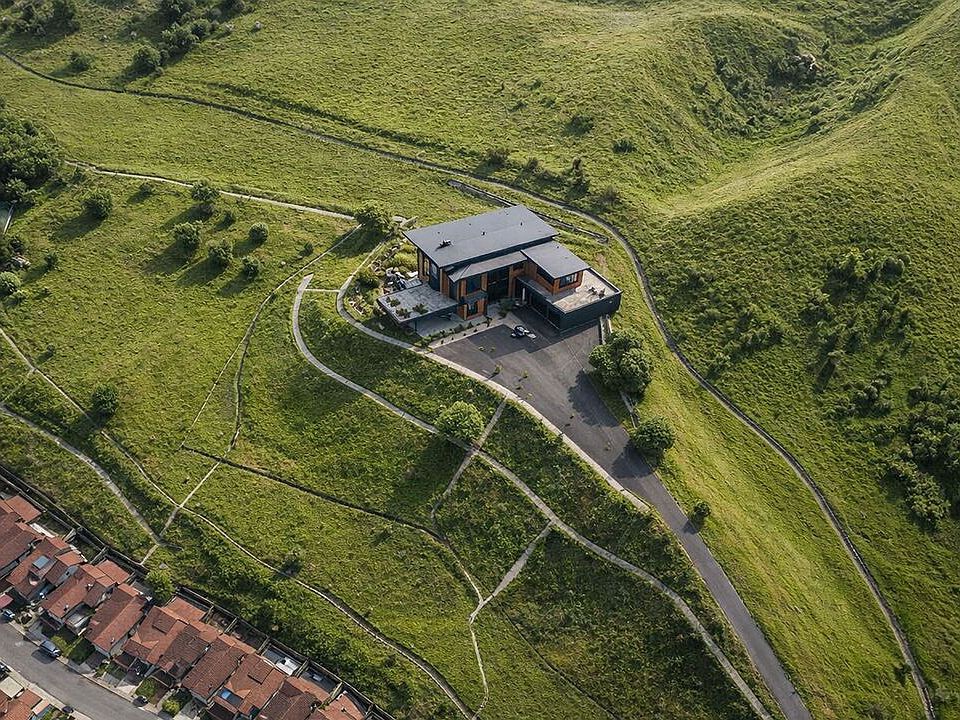 2nd image of 0 Sesnon Blvd