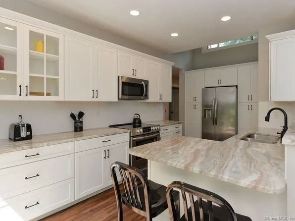 107 Heritage Village #B, Southbury, CT 06488