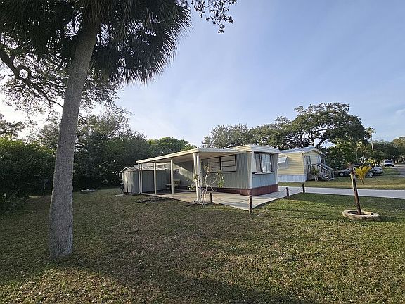 3rd image of 555 4th St #33