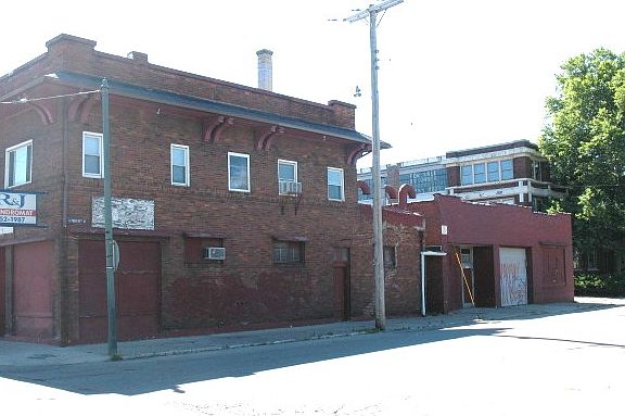 3rd image of 2500 E 5th St