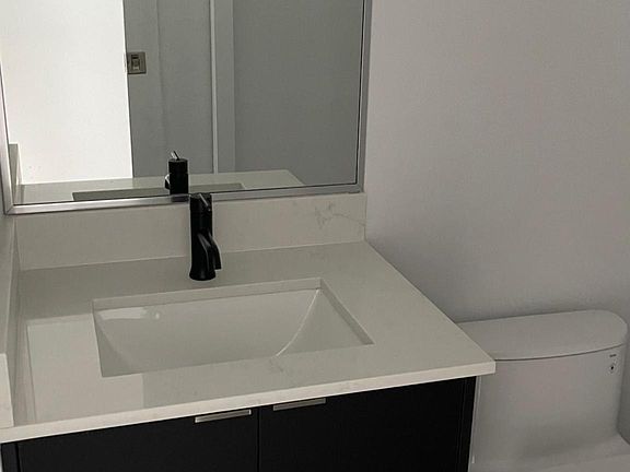 4th image of 100 Bayview Dr #102