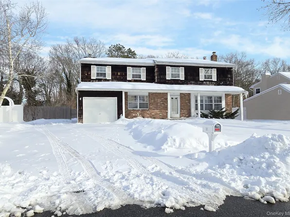 43 Fallen Leaf Road, Holbrook, NY 11741