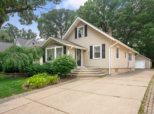 4928 Middaugh Ave, Downers Grove, IL 60515