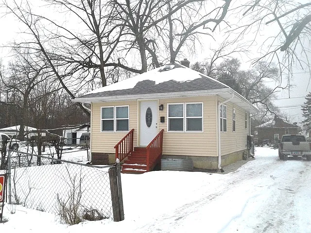 219 Riley Ave photo 1