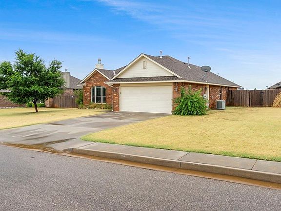 3rd image of 1098 Misty Ln NW