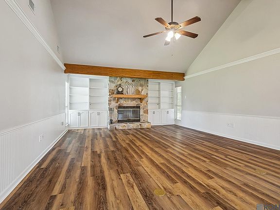 4th image of 32324 Carolyn Dr
