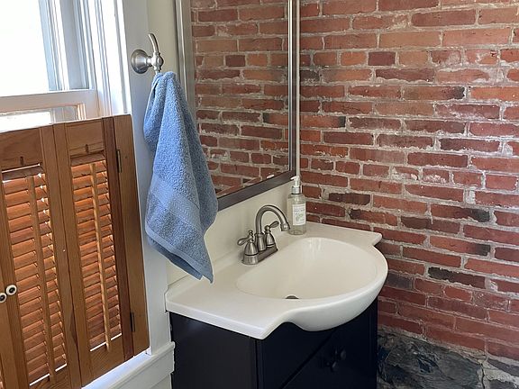 4th image of 5224 Shelburne Rd #105