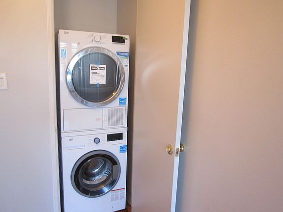 3rd image of 107 Van Buren St #D14