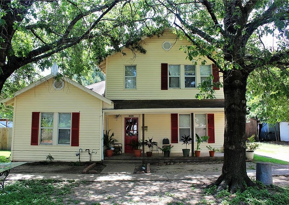 1st image of 605 W Milam St
