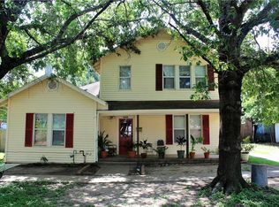 605 W Milam St, Ennis, TX 75119