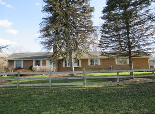 27973 W Roberts Rd, Barrington, IL 60010