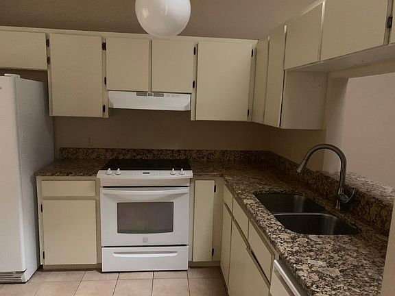 3rd image of 9802 Lancewood St