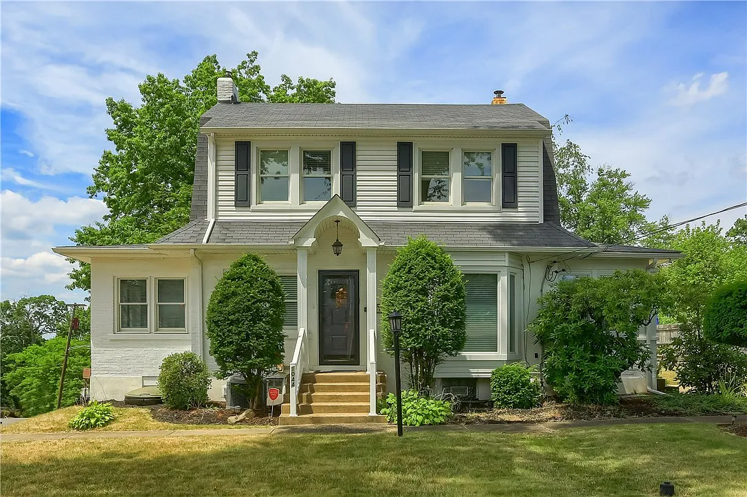 1044 Washington Rd photo 1
