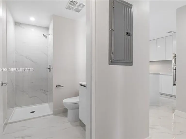 700 NE 24th St #4206 — Photo 14