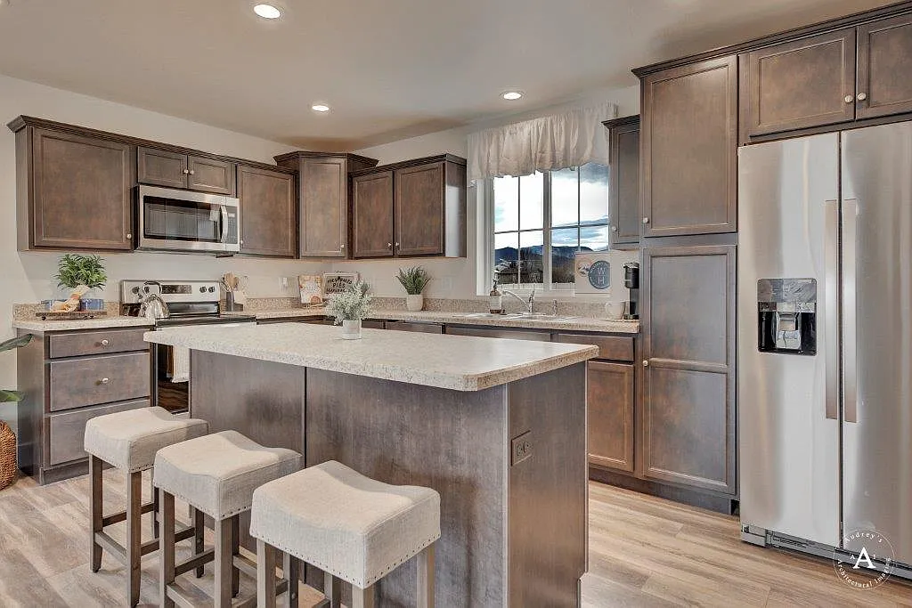 Kitchen - 702 Mogul St