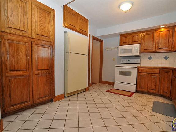 5th image of 4643 SE California Ave
