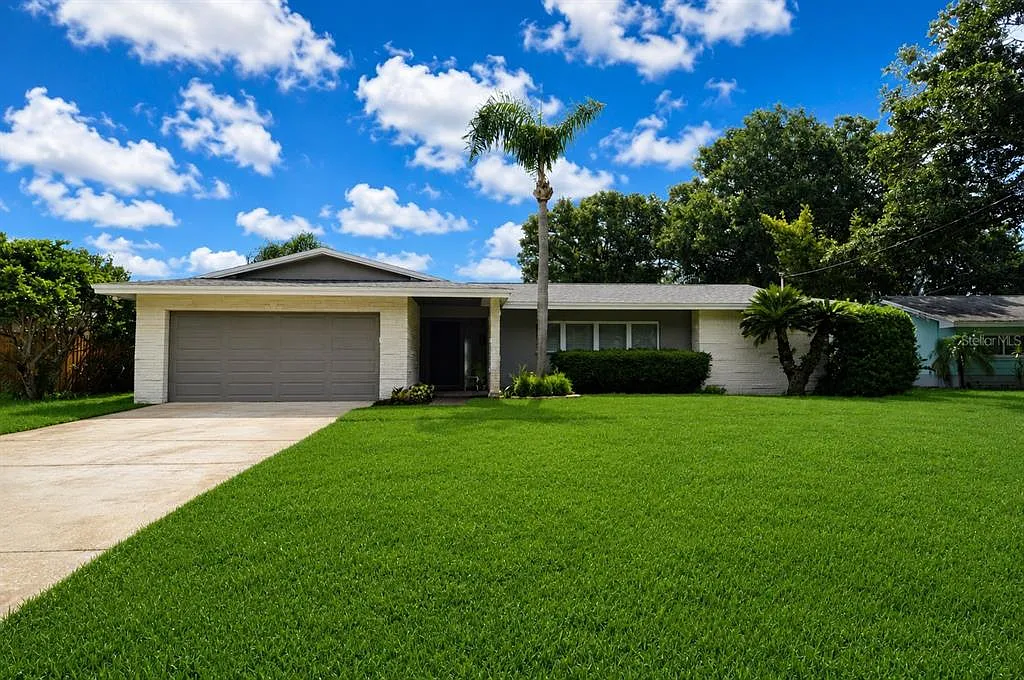 3 bed, 2.0 bath, 1761 sqft, $3,250 — Photo 3