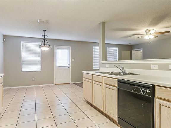 5th image of 1415 Windy Meadows Dr