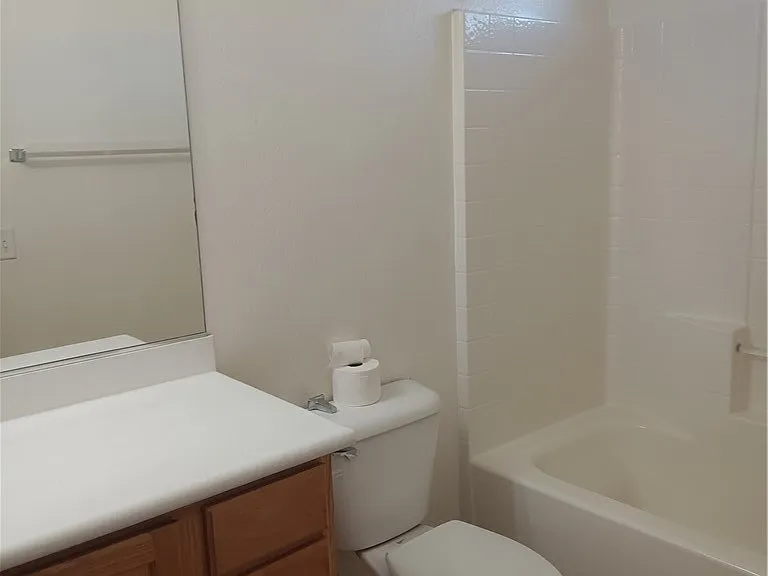 1250 E Bourbon St #4 — Photo 14