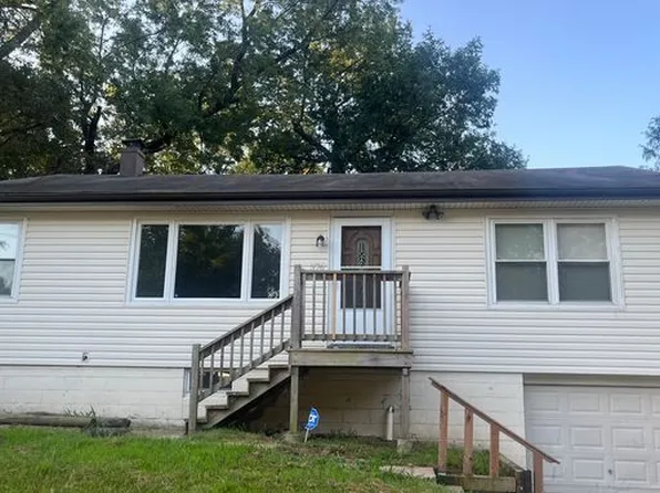 376 Bluff Dr, Saint Louis, MO 63137