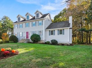 4 Dove Ln, Billerica, MA 01821