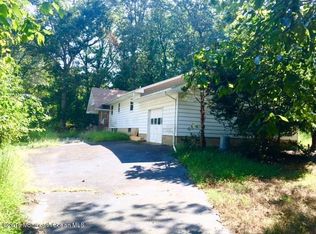 25 Oakland Mills Rd, Manalapan, NJ 07726