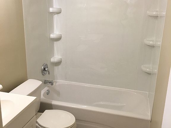 4th image of 296 Marchmont Dr