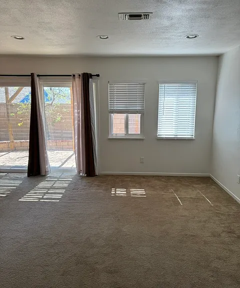712 N Elmwood St — Photo 3