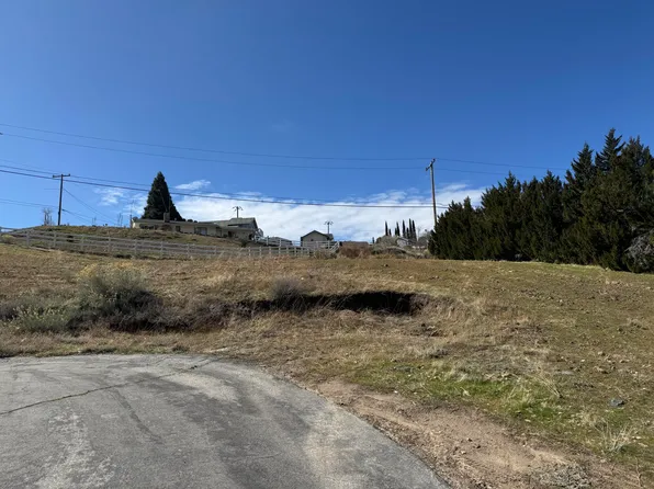 1 Culford Pl, Lake Hughes, CA 93532