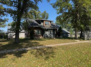 117 Zeh St W, Thief River Falls, MN 56701