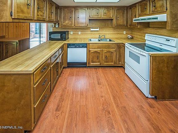 2nd image of 5752 Wilcrest Cir S